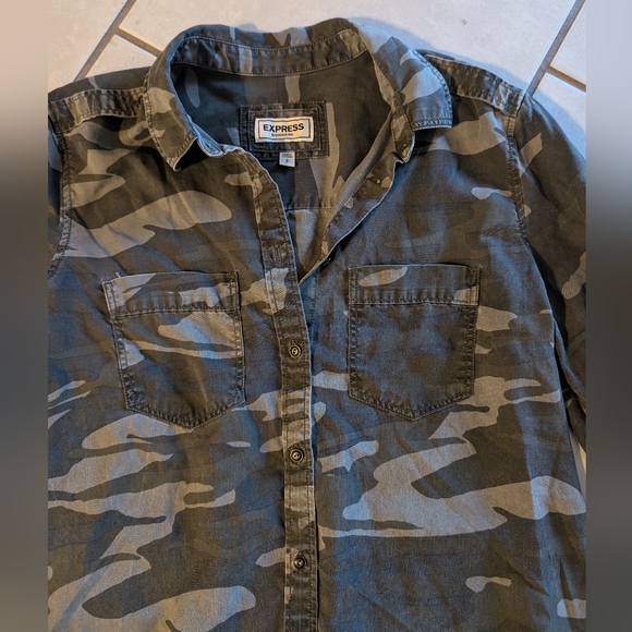 Express Green Camo Long Sleeve Button Down Shirt Size Small - Picture 4 of 10